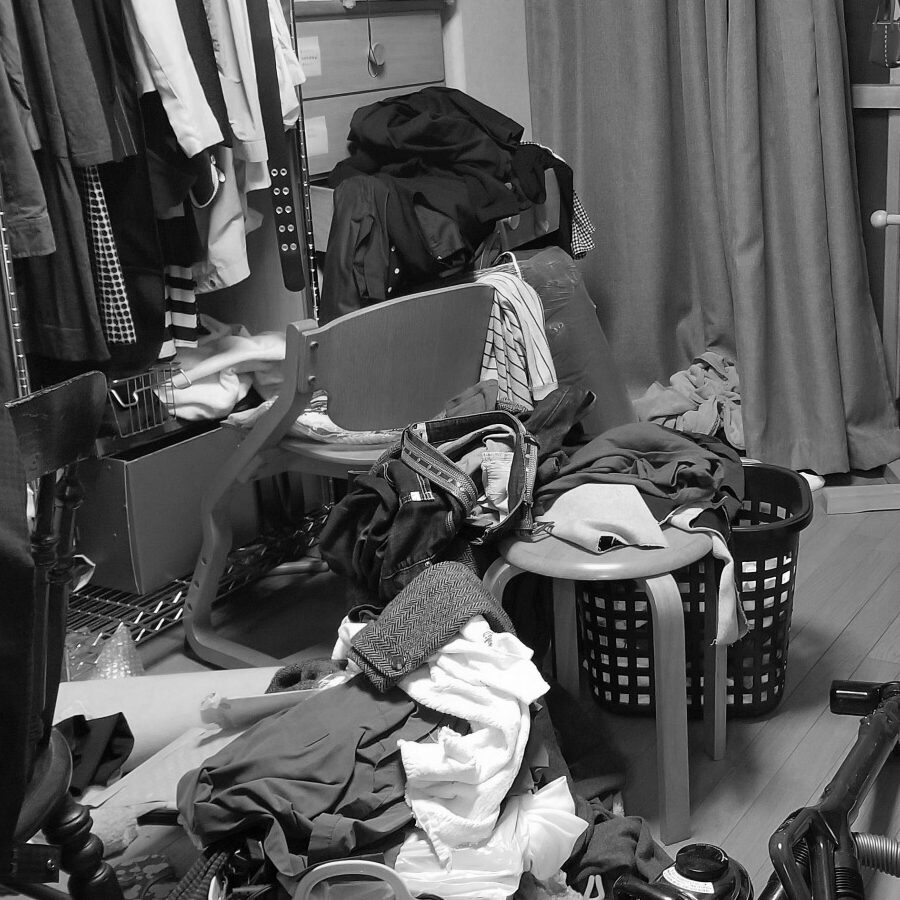 片付かない部屋のイメージ